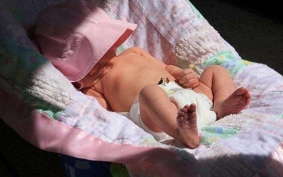 Sự thật về tắm nắng cho trẻ sơ sinh mà cha mẹ phải biết