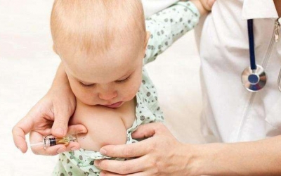 Cách chăm sóc bé sau khi tiêm chủng và những điều mẹ cần biết